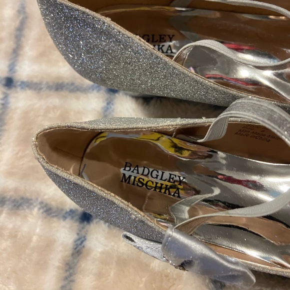 SOLD - Badgley Mischka Silver Glittery Heels - Picture 7 of 8